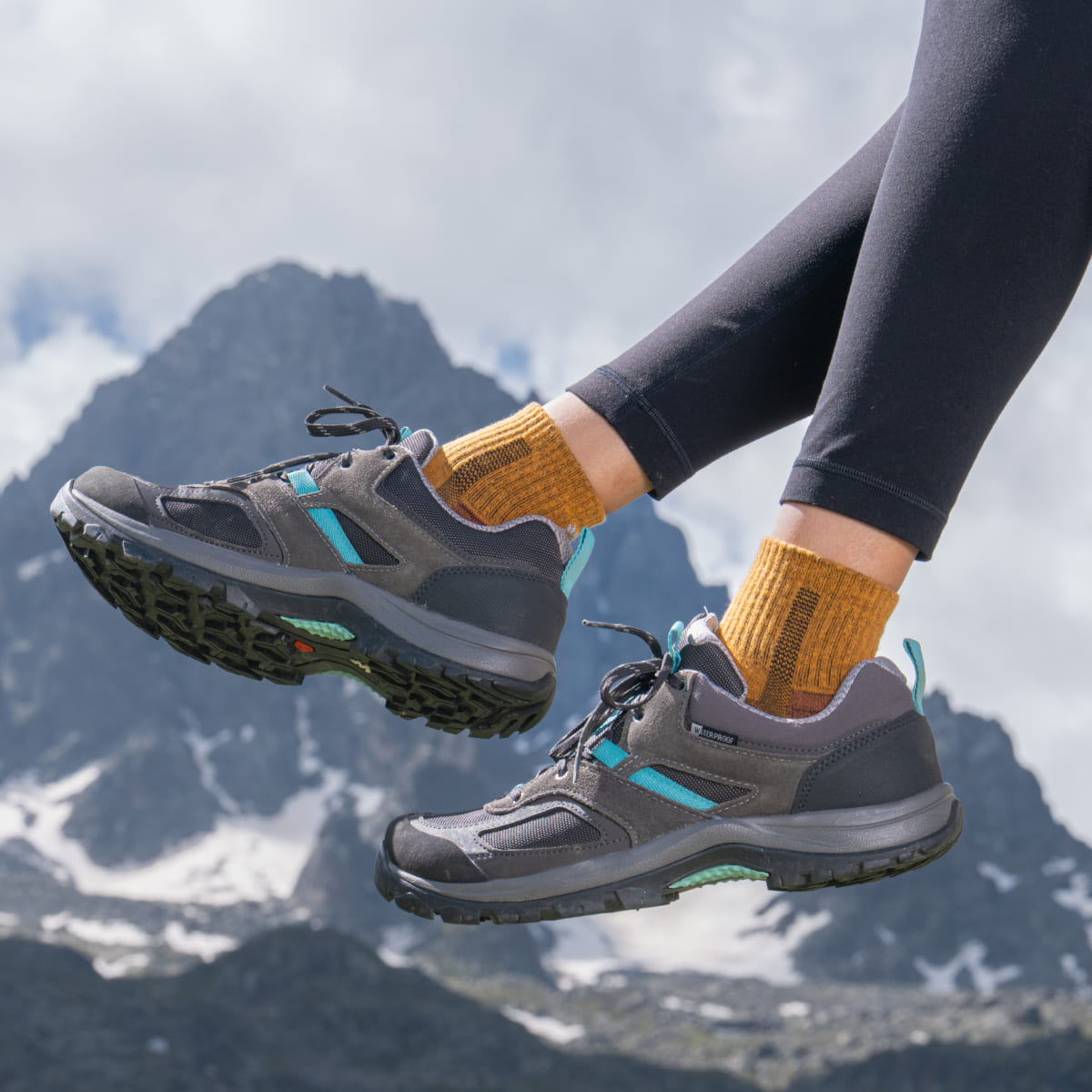 Hiking - Yellow Low-Cut (1 pair)